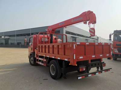 隨車吊灑水車 多功能合一的高效作業(yè)裝備